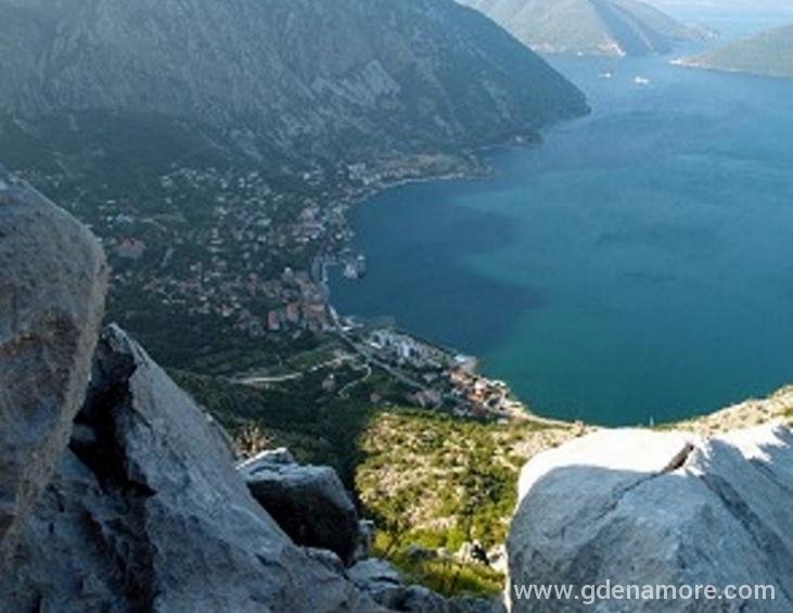 15.Pogled na  Risan